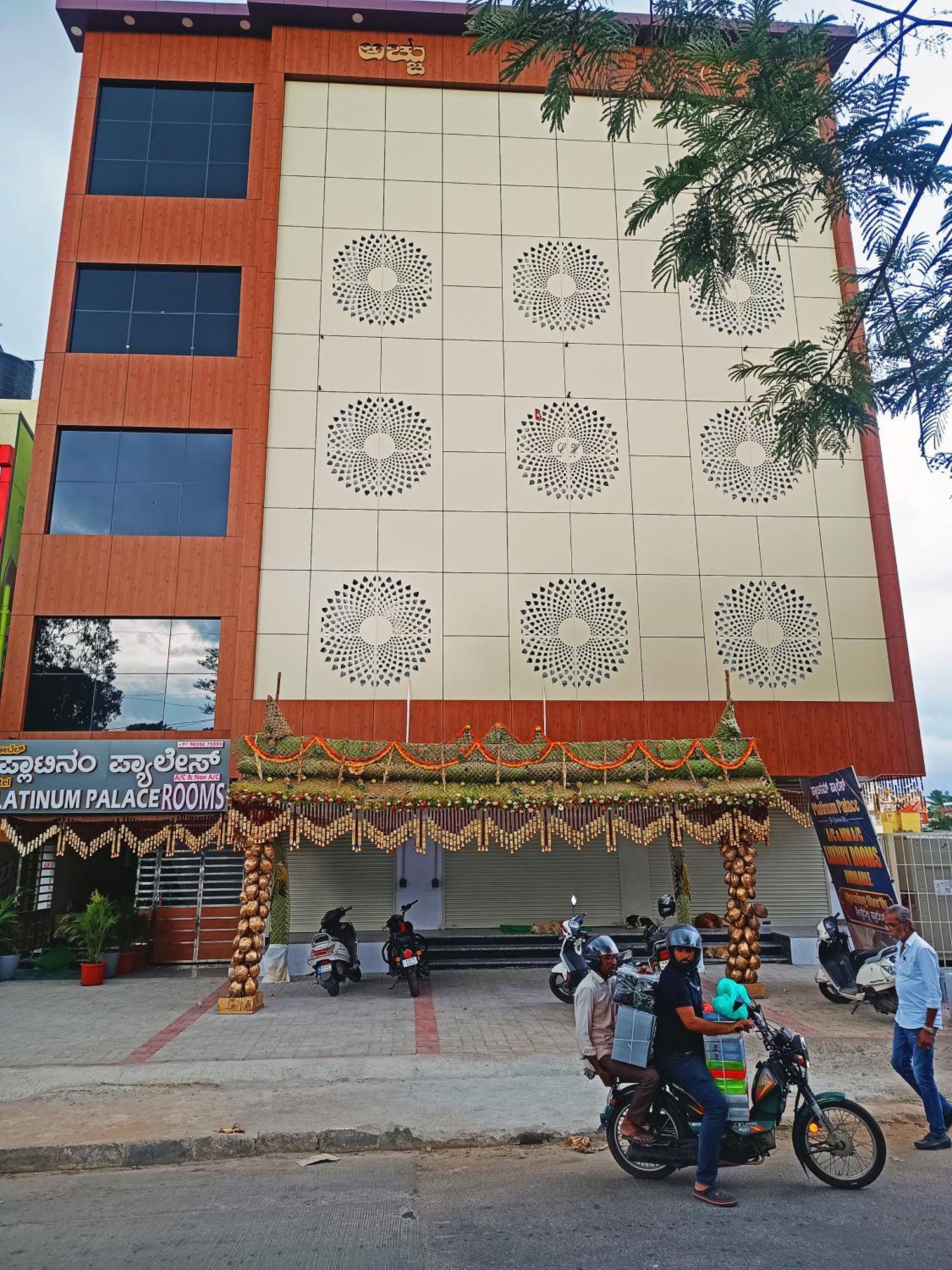 Hotel Achhu Palace Bangalore Dış mekan fotoğraf