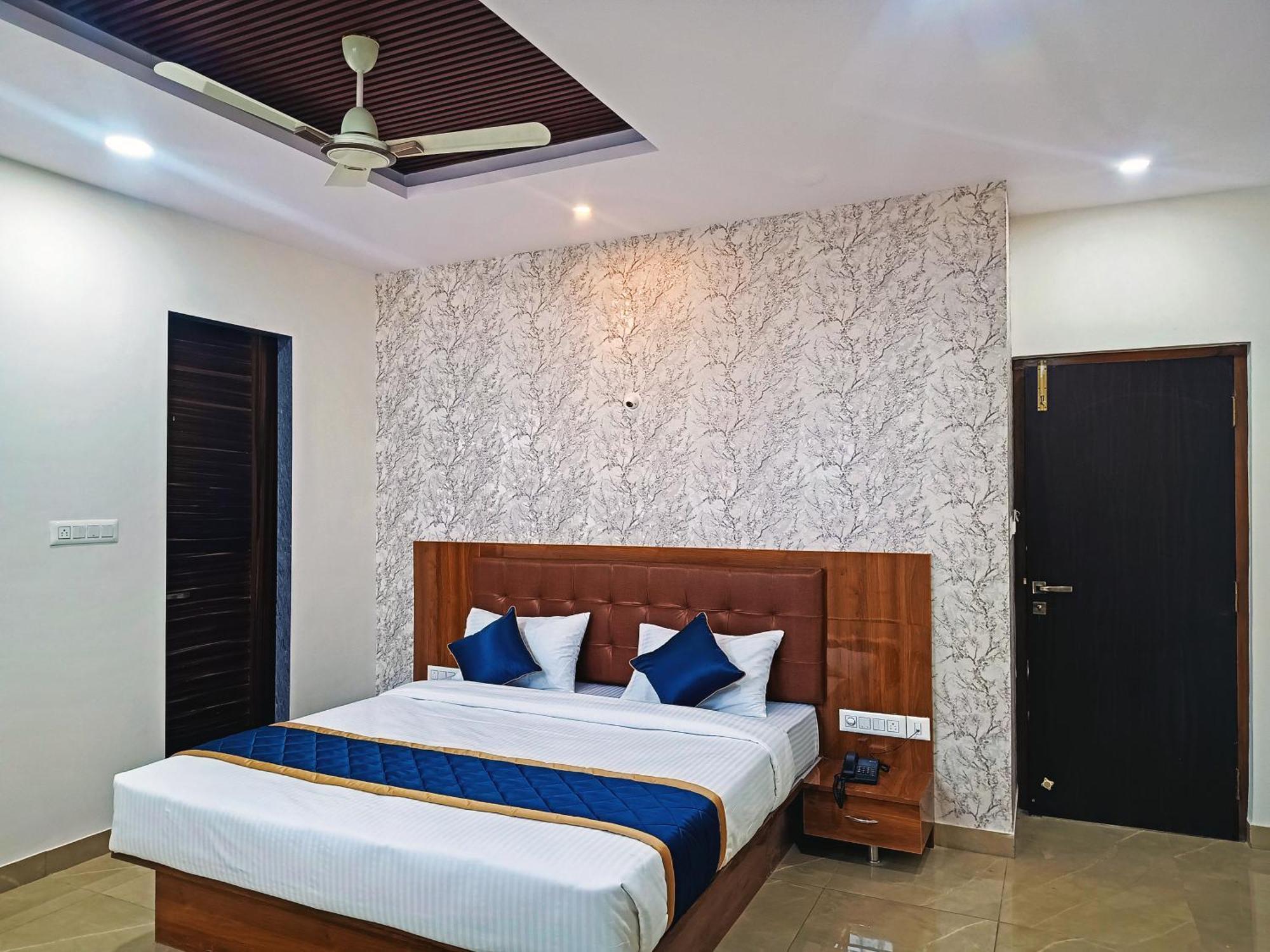 Hotel Achhu Palace Bangalore Dış mekan fotoğraf