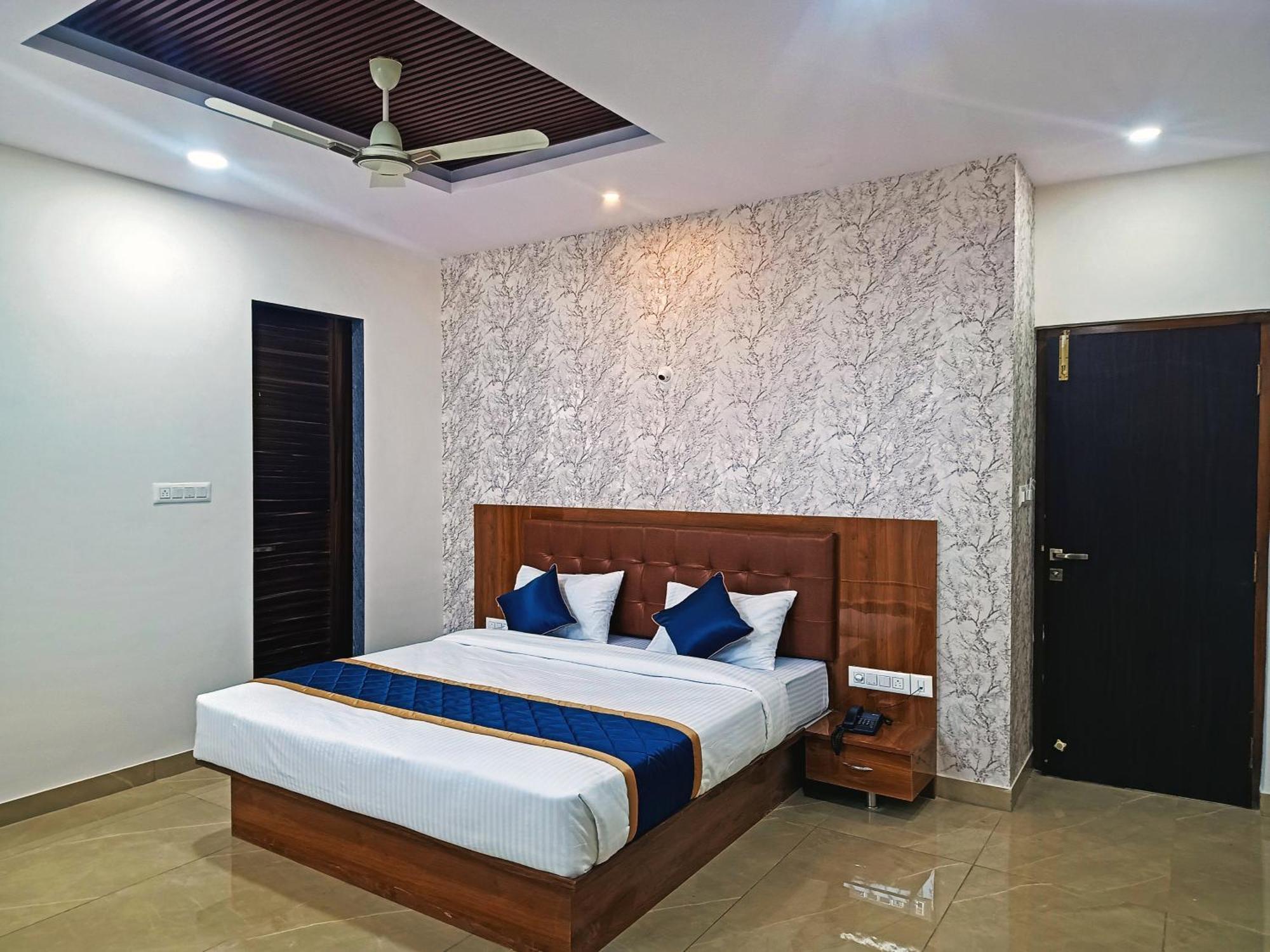 Hotel Achhu Palace Bangalore Dış mekan fotoğraf
