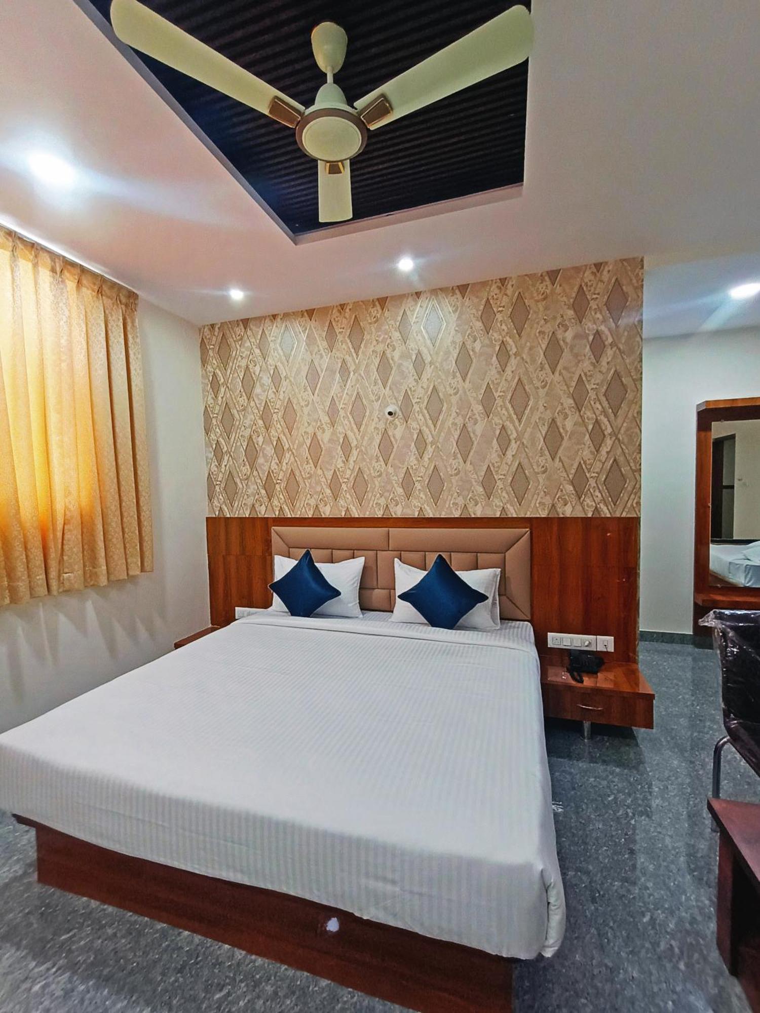 Hotel Achhu Palace Bangalore Dış mekan fotoğraf