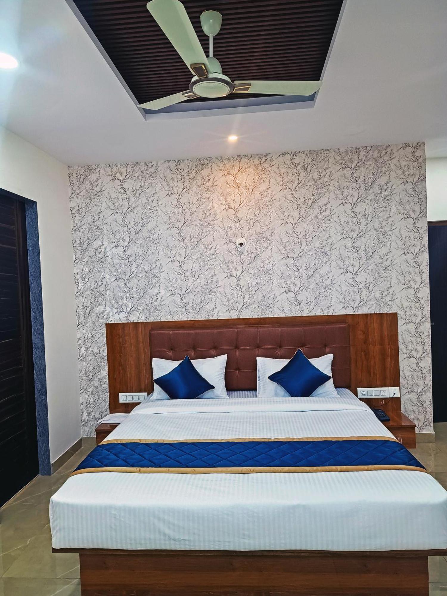 Hotel Achhu Palace Bangalore Dış mekan fotoğraf