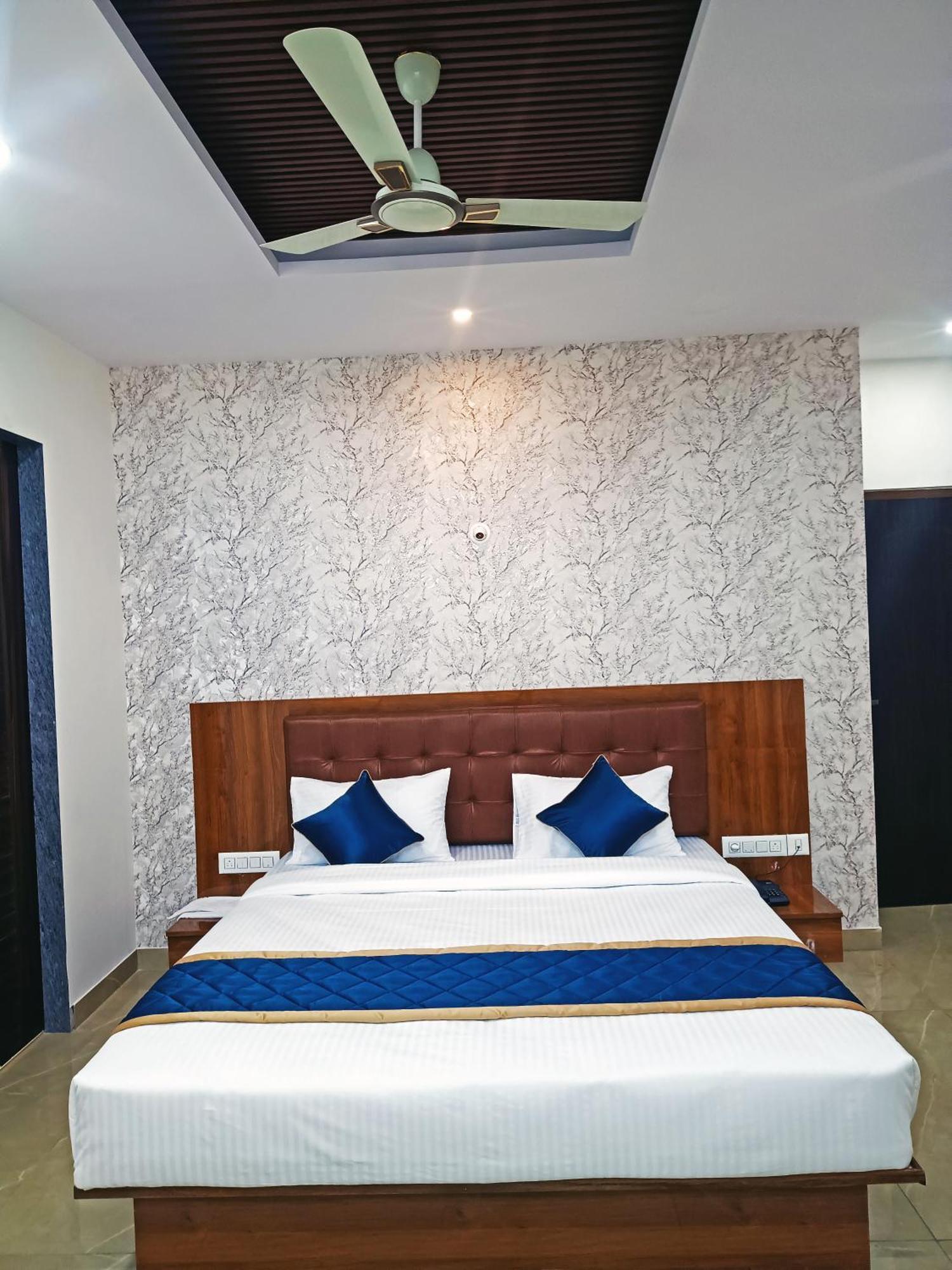 Hotel Achhu Palace Bangalore Dış mekan fotoğraf
